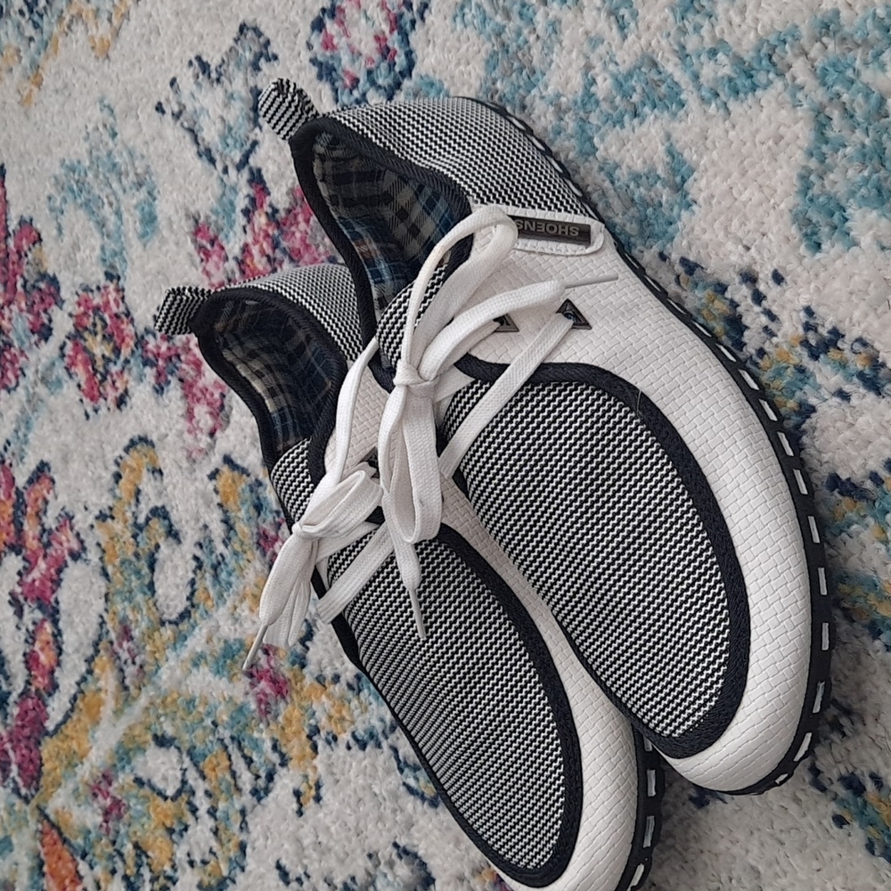 Mens size 11.5 black and white mesh shoe